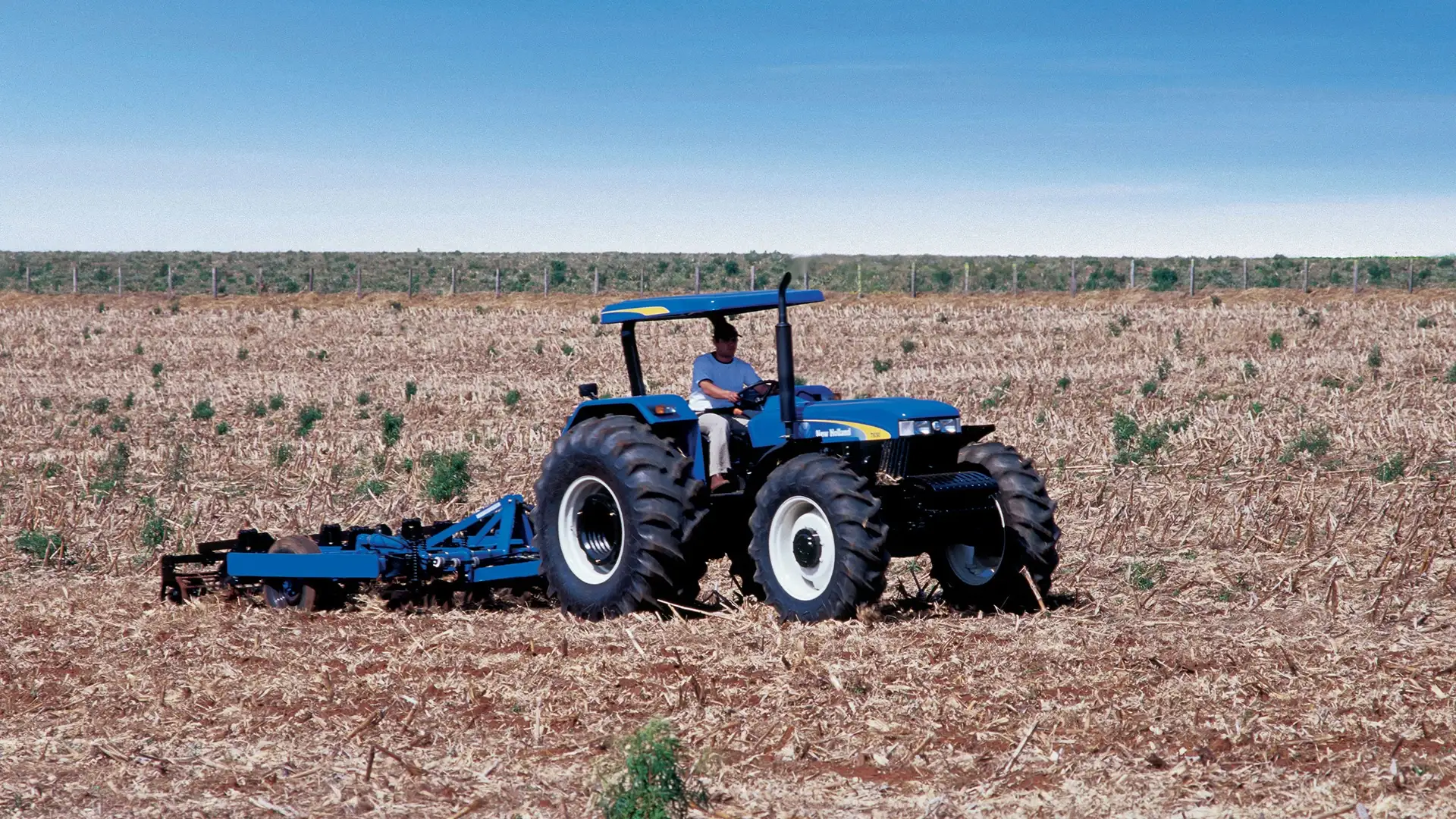 trator-new-holland-modelo-serie30-campo-seco