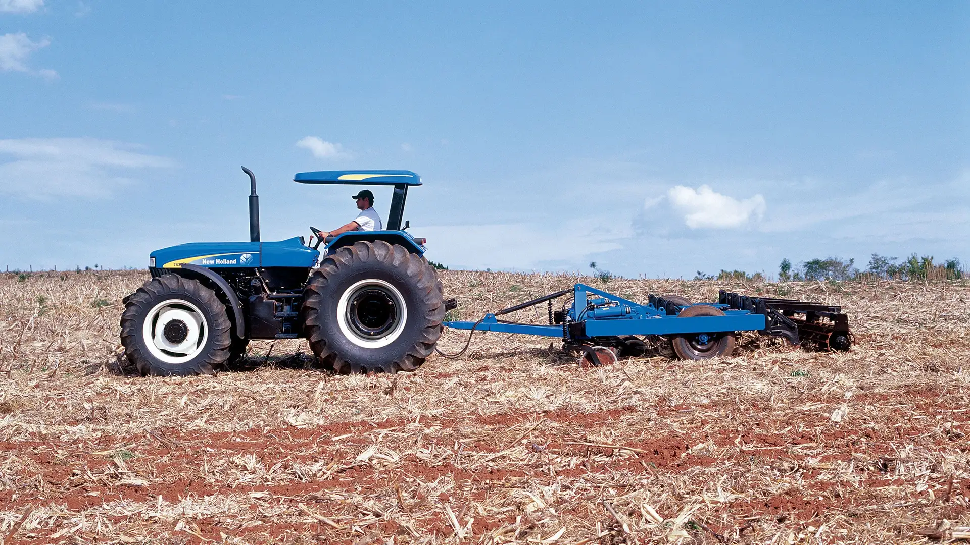 trator-new-holland-modelo-serie30-foto-lateral