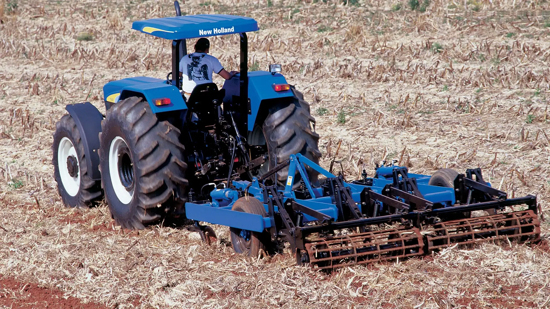 trator-new-holland-modelo-serie30-implemento-traseira